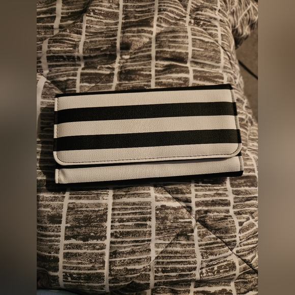 Kut from the kloth black and white striped wallet with Dust Bag - Picture 8 of 11